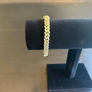 Brand New 8mm 8 Inch Gold Cuban Bracelet | VVS1 Moissanite